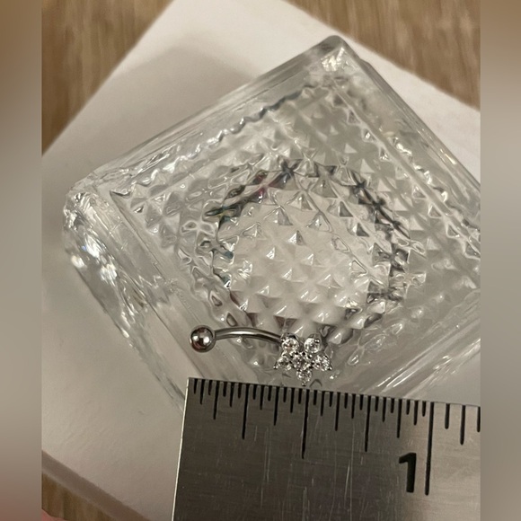 16g 1 Piece 316 Surgical Stainless Steel EYEBROW Ring CZ Flower Design NWT - Picture 8 of 10